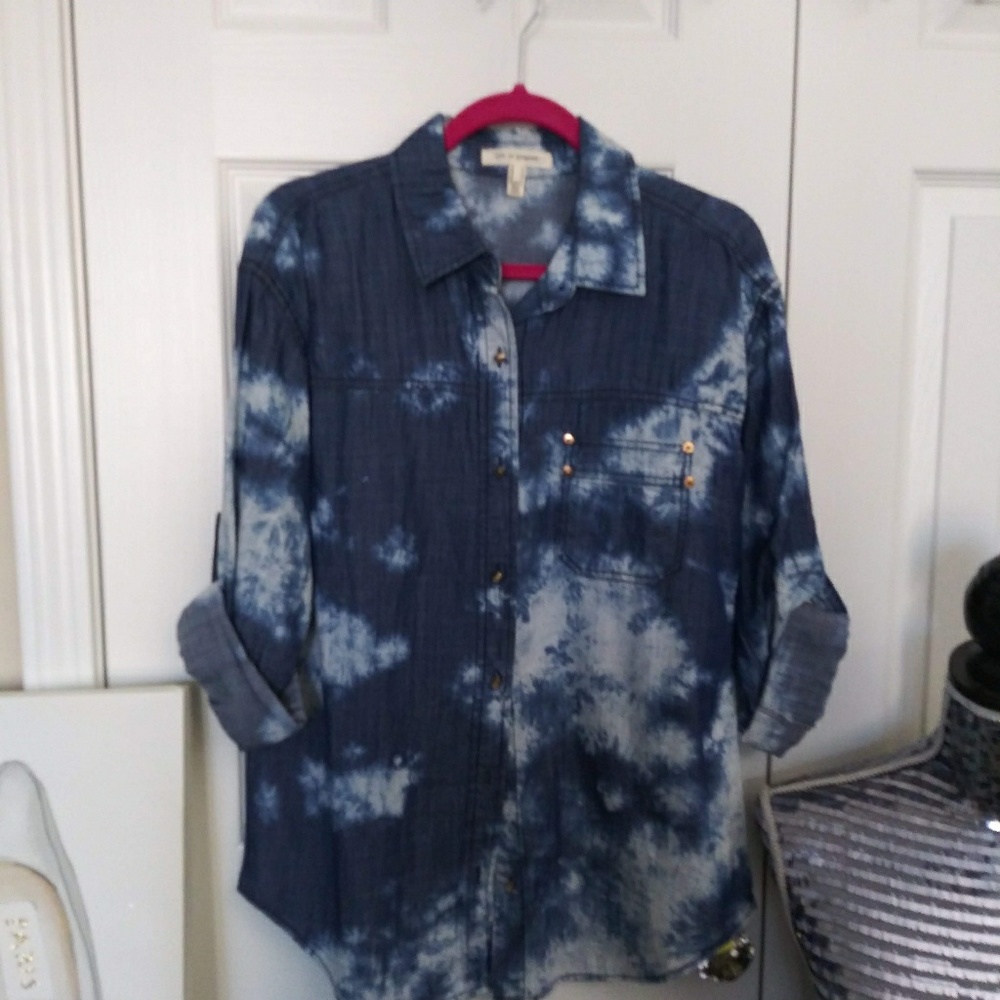 🙌BOGO🙌$10🙌LONG SLEEVE TIE-DYE DENIM SHIRT